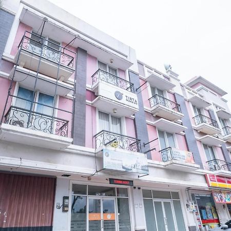 Reddoorz At Tirta Mansion Paramount Gading Cicayur Exterior foto